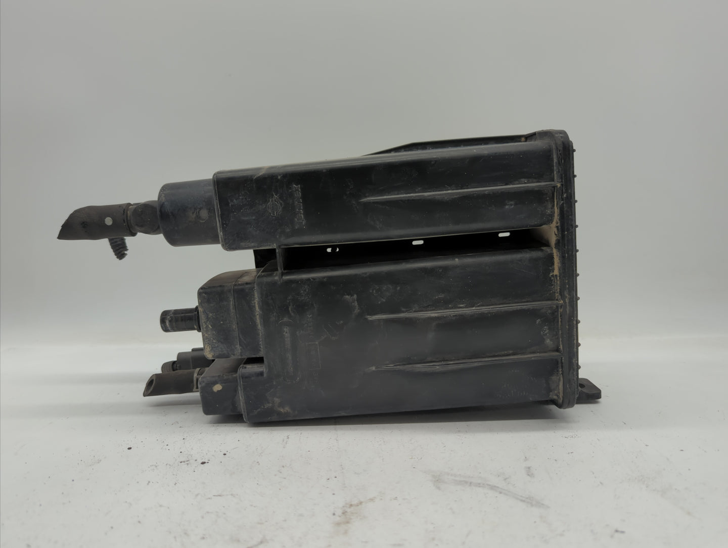 2004 Nissan Maxima Fuel Vapor Charcoal Canister - Oemusedautoparts1.com
