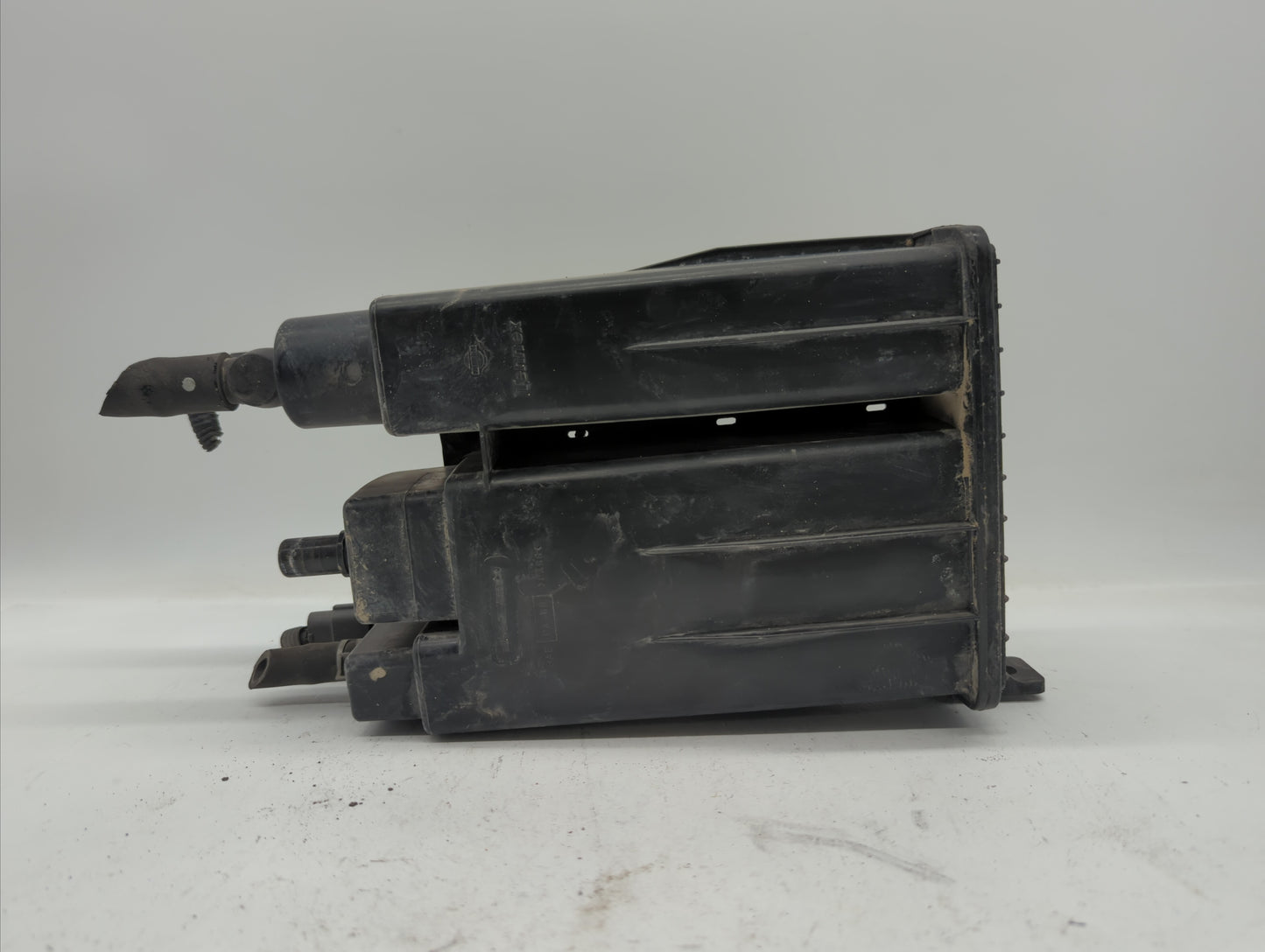2004 Nissan Maxima Fuel Vapor Charcoal Canister - Oemusedautoparts1.com