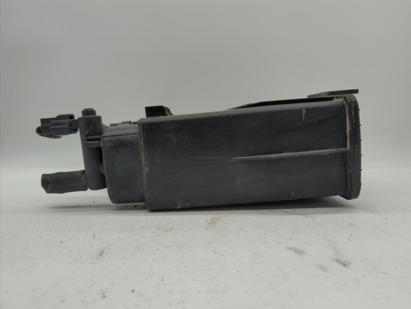 2004 Nissan Maxima Fuel Vapor Charcoal Canister - Oemusedautoparts1.com