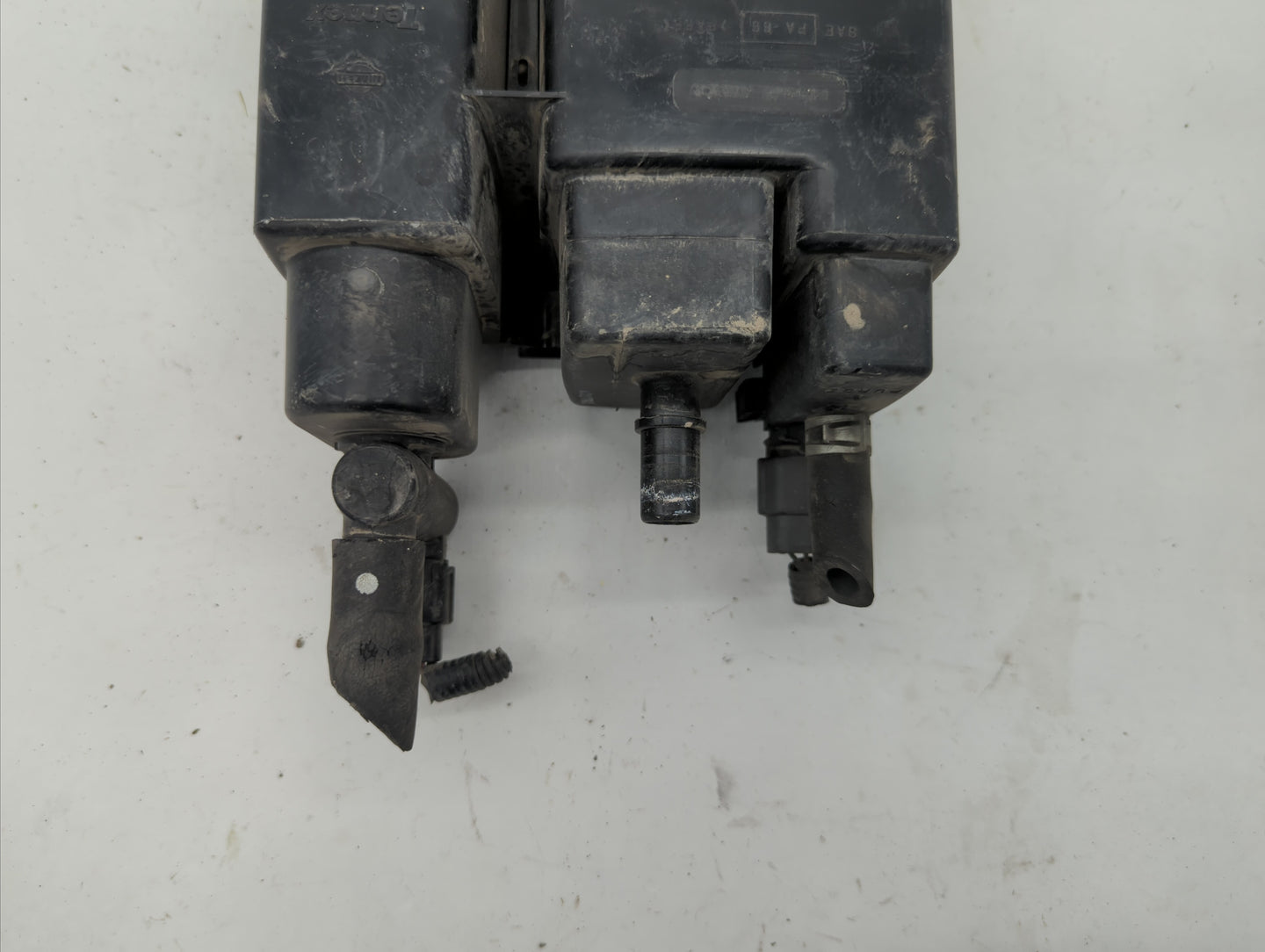 2004 Nissan Maxima Fuel Vapor Charcoal Canister - Oemusedautoparts1.com