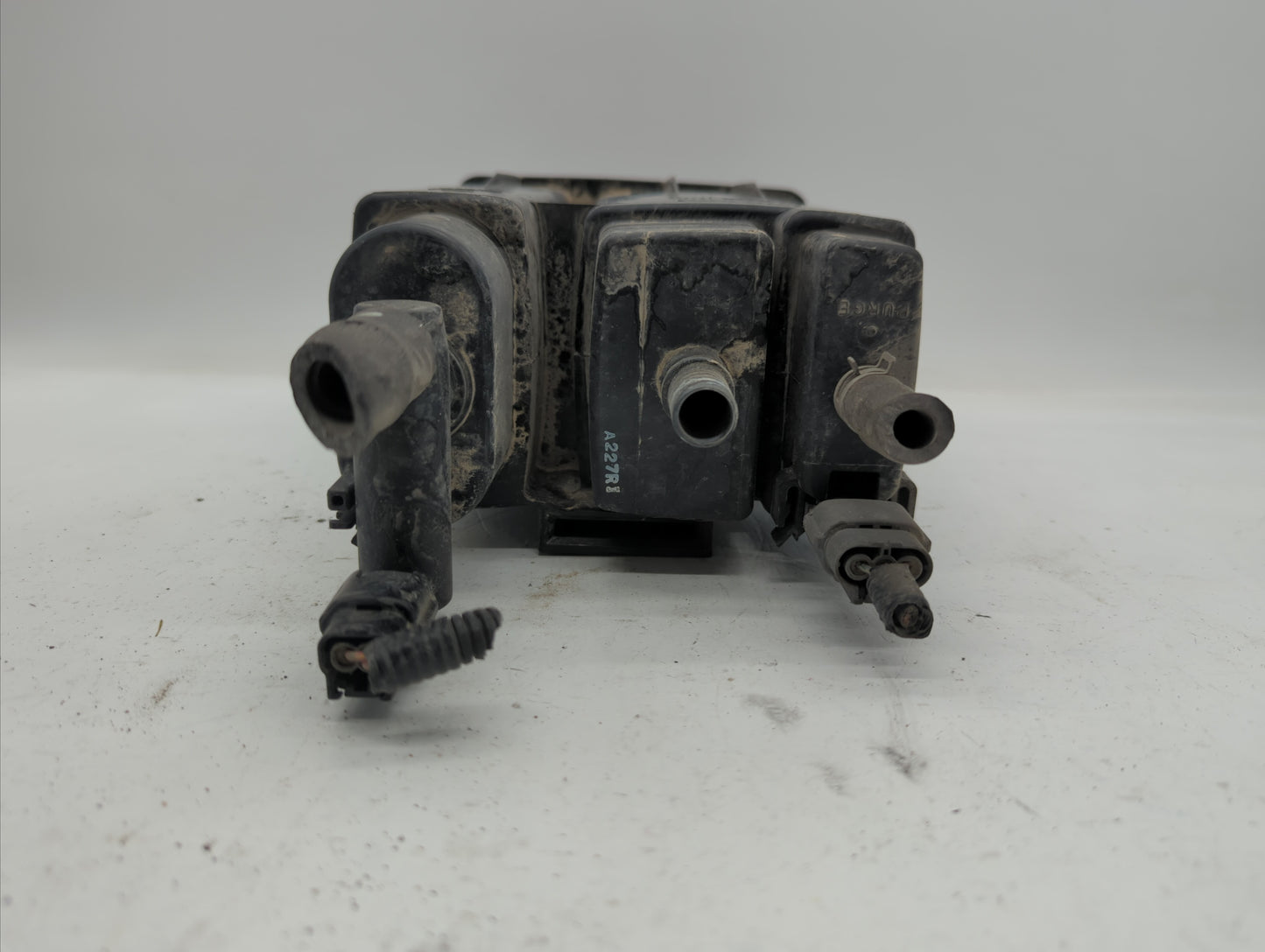 2004 Nissan Maxima Fuel Vapor Charcoal Canister - Oemusedautoparts1.com
