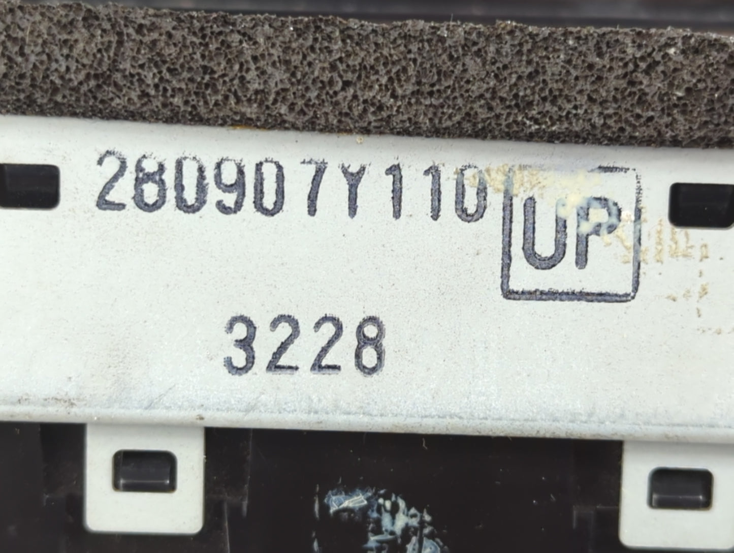 2004-2005 Nissan Maxima Information Display Screen - Oemusedautoparts1.com