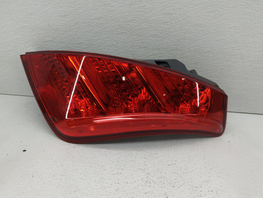 2003-2005 Nissan Murano Tail Light Assembly Passenger Right OEM P/N:220-63698 Fits Fits 2003 2004 2005 OEM Used Auto Parts -