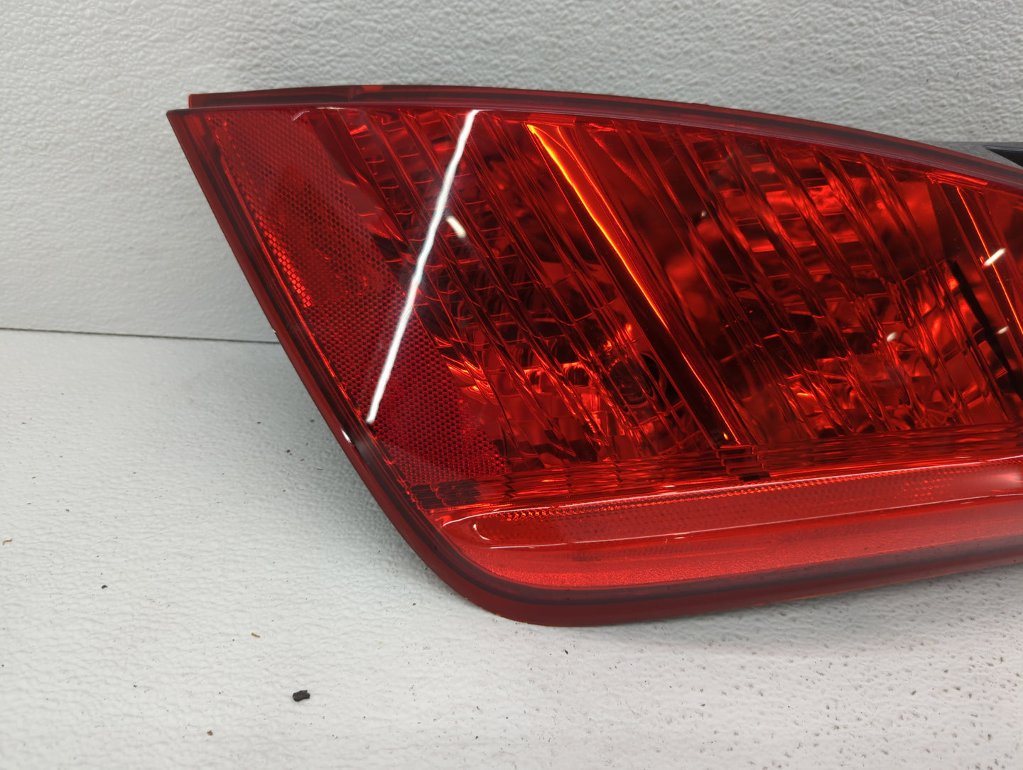 2003-2005 Nissan Murano Tail Light Assembly Passenger Right OEM P/N:220-63698 Fits Fits 2003 2004 2005 OEM Used Auto Parts -