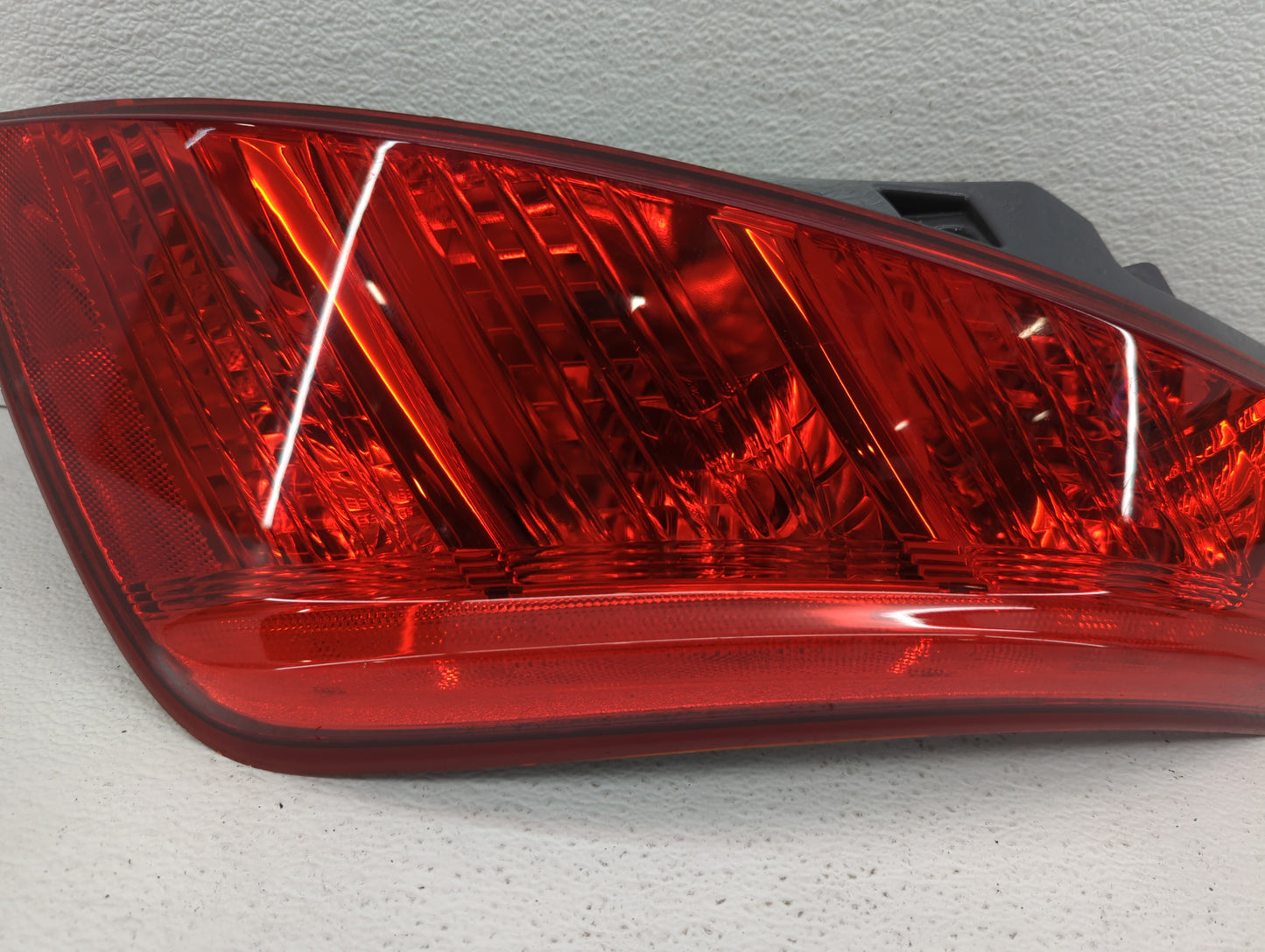 2003-2005 Nissan Murano Tail Light Assembly Passenger Right OEM P/N:220-63698 Fits Fits 2003 2004 2005 OEM Used Auto Parts -
