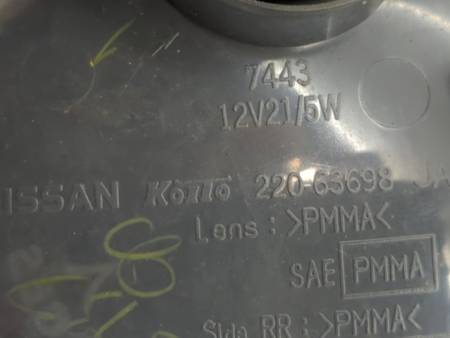 2003-2005 Nissan Murano Tail Light Assembly Passenger Right OEM P/N:220-63698 Fits Fits 2003 2004 2005 OEM Used Auto Parts -