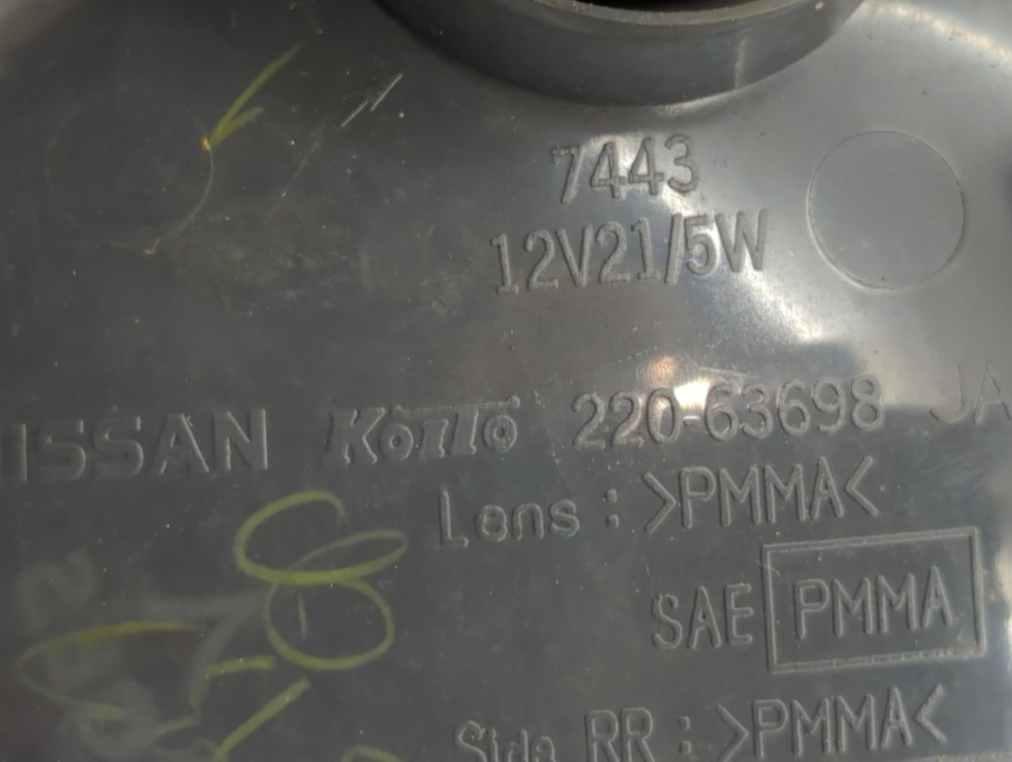 2003-2005 Nissan Murano Tail Light Assembly Passenger Right OEM P/N:220-63698 Fits Fits 2003 2004 2005 OEM Used Auto Parts -