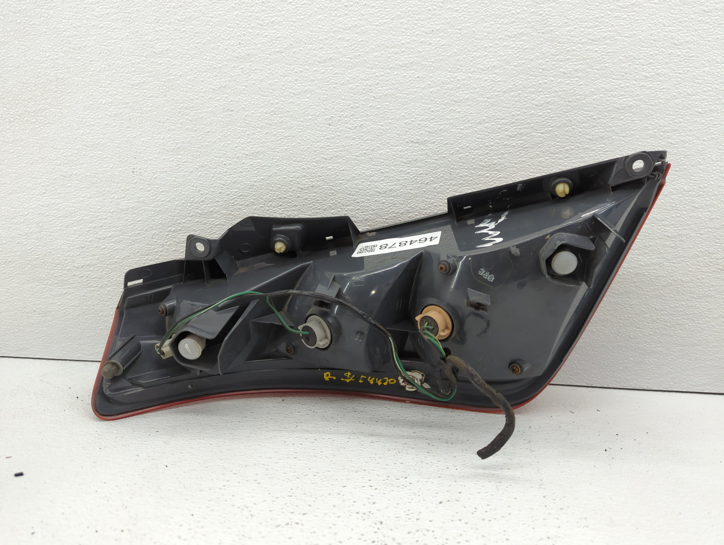 2003-2005 Nissan Murano Tail Light Assembly Passenger Right OEM P/N:220-63698 Fits Fits 2003 2004 2005 OEM Used Auto Parts -