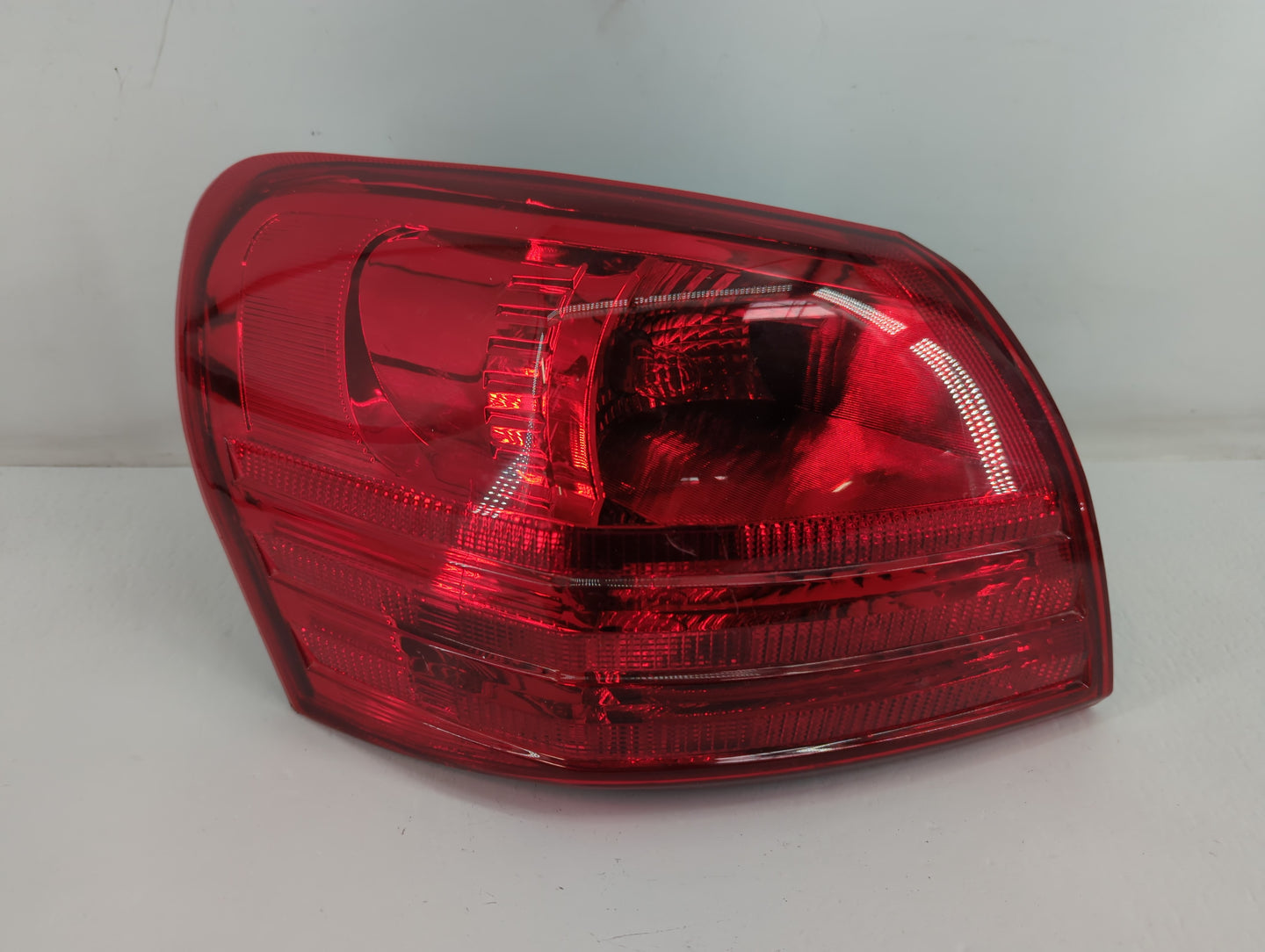 2003-2005 Nissan Murano Tail Light Assembly Driver Left OEM P/N:DS685-B000L 4600227585 Fits Fits 2003 2004 2005 OEM Used Aut
