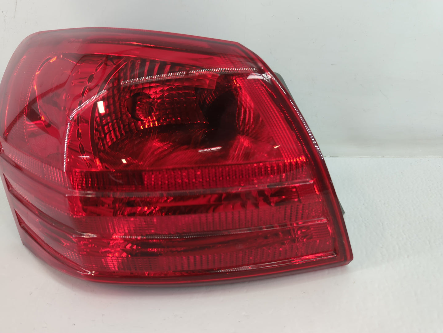 2003-2005 Nissan Murano Tail Light Assembly Driver Left OEM P/N:DS685-B000L 4600227585 Fits Fits 2003 2004 2005 OEM Used Aut