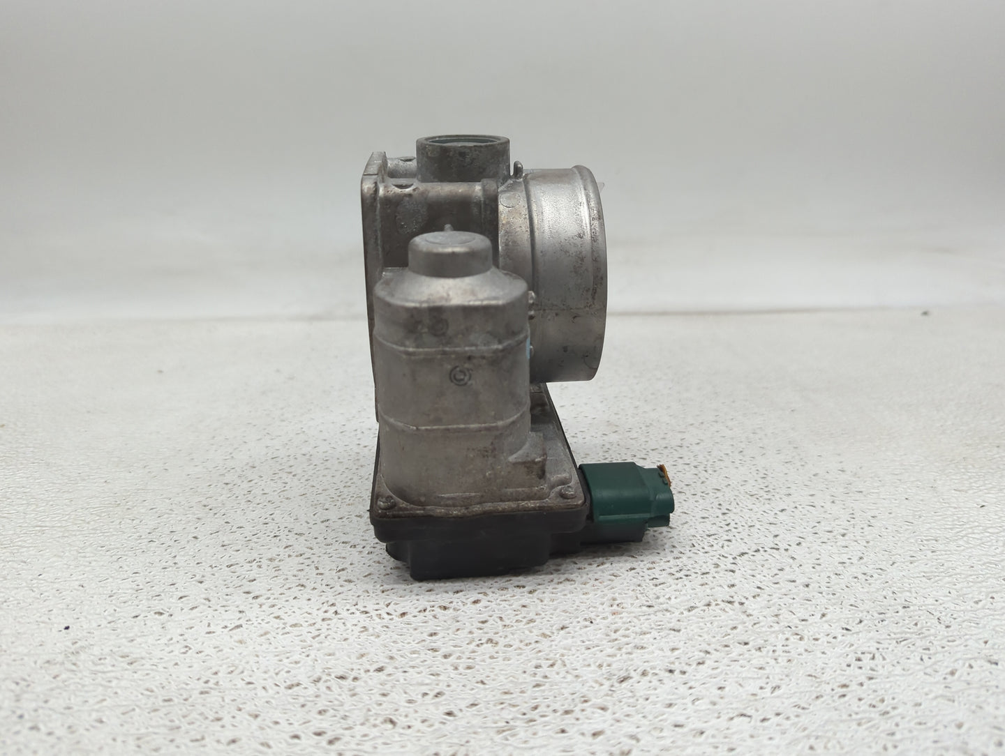 2003-2004 Nissan Pathfinder Throttle Body P/N:RME70-92-C3912 Fits Fits 2003 2004 OEM Used Auto Parts - Oemusedautoparts1.com