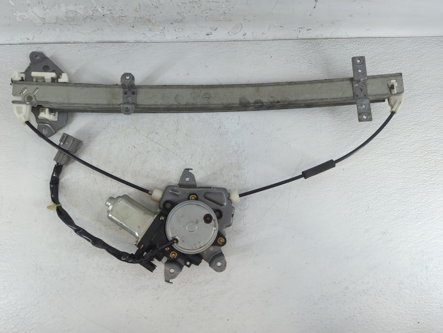 1996-2004 Nissan Pathfinder Used Window Regulator Passenger Front - Oemusedautoparts1.com