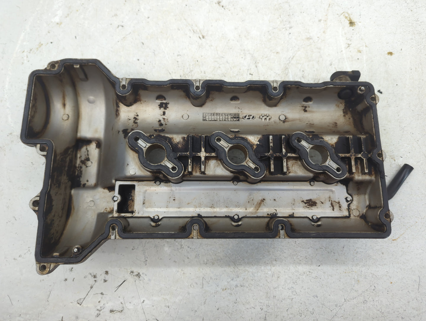 2004 Nissan Quest Driver Left Cylinder Head Valve Cover Fits OEM Used Auto Parts - Oemusedautoparts1.com