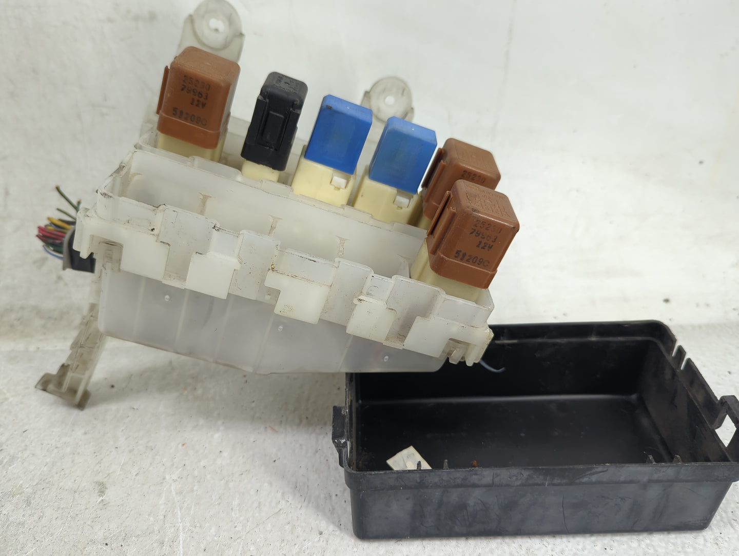 2000-2006 Nissan Sentra Fusebox Fuse Box Panel Relay Module P/N:24382 5M011 Fits Fits 2000 2001 2002 2003 2004 2005 2006 OEM