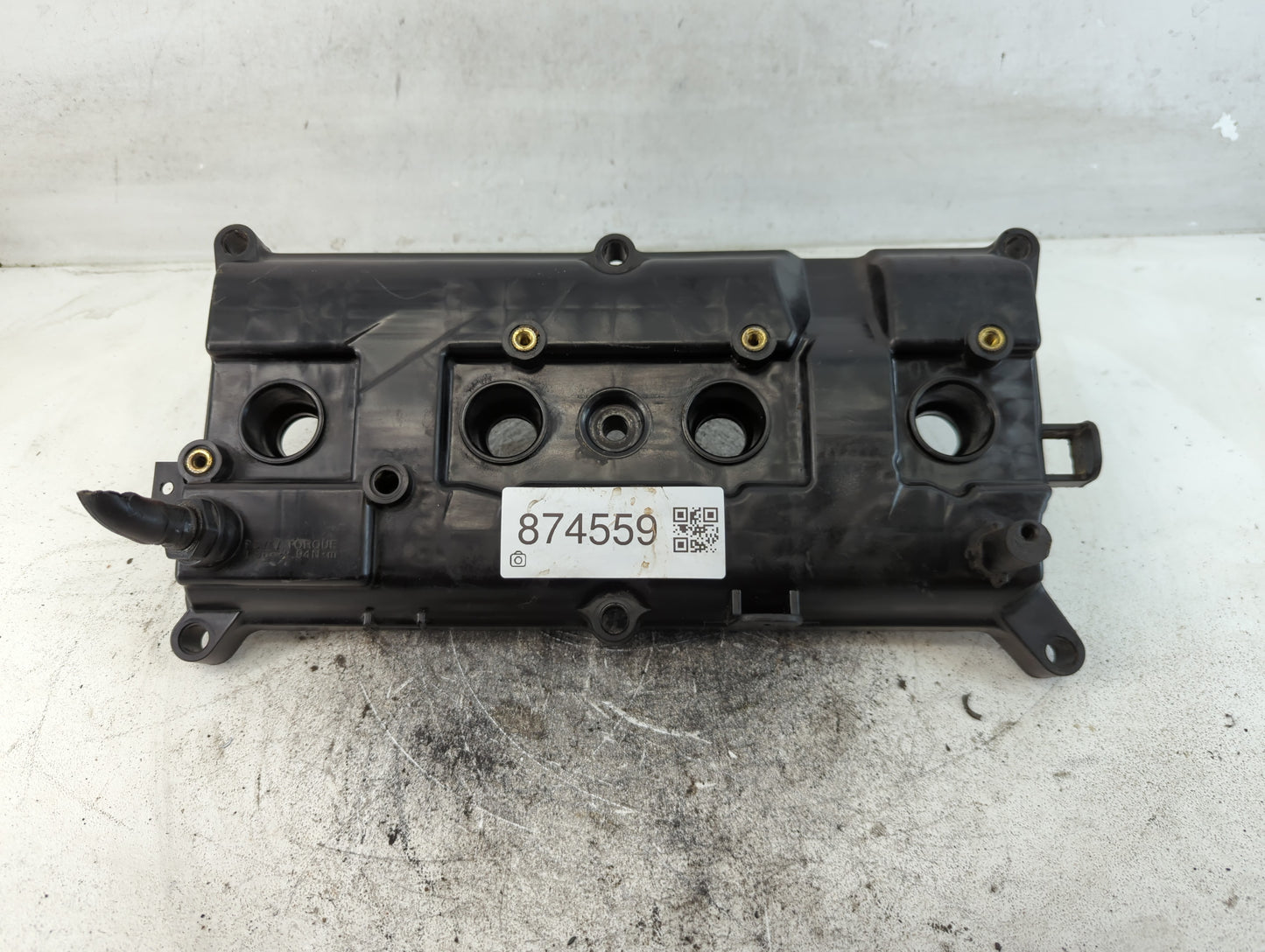 2004 Nissan Tiida Driver Left Cylinder Head Valve Cover Fits OEM Used Auto Parts - Oemusedautoparts1.com