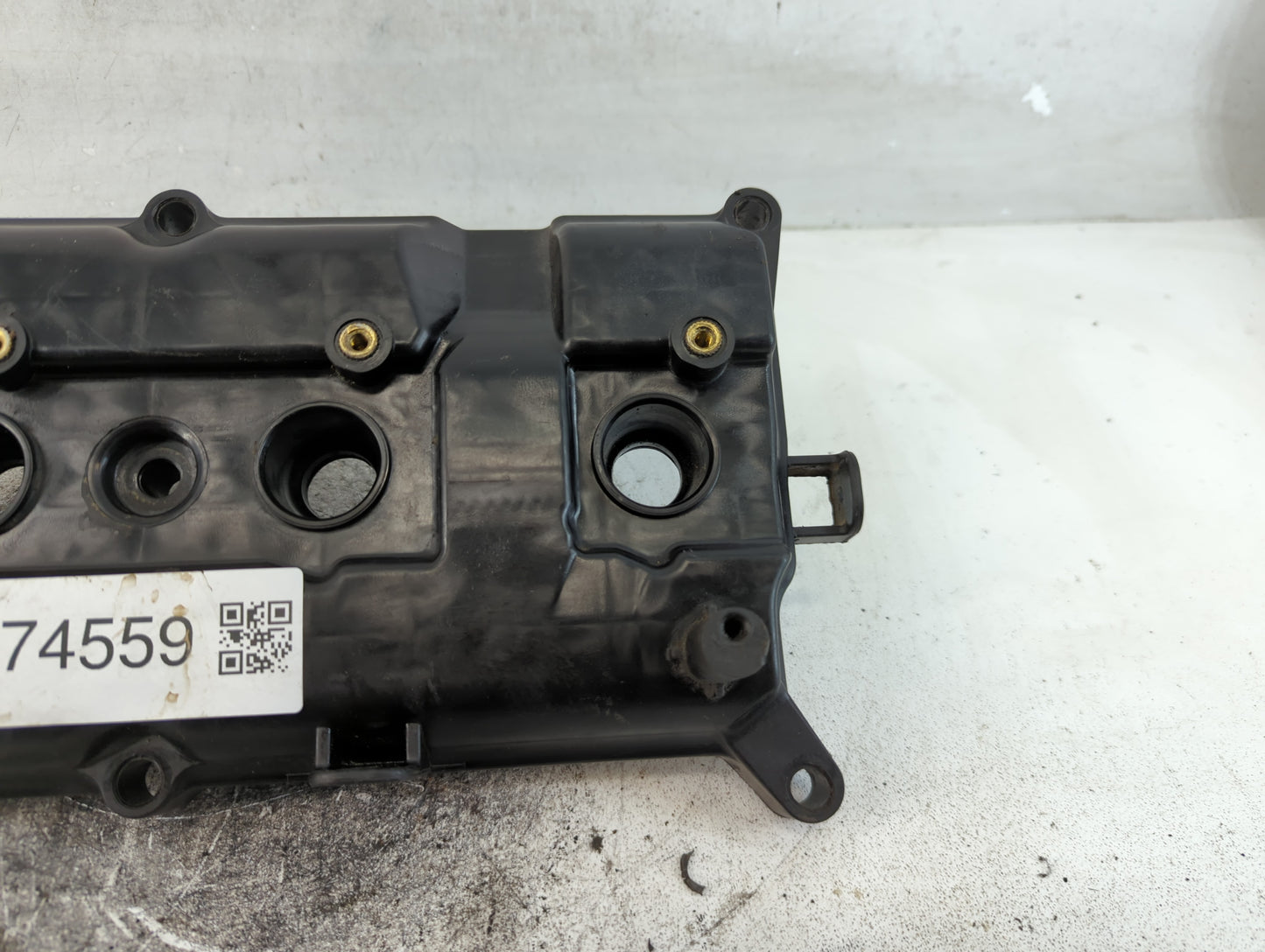 2004 Nissan Tiida Driver Left Cylinder Head Valve Cover Fits OEM Used Auto Parts - Oemusedautoparts1.com