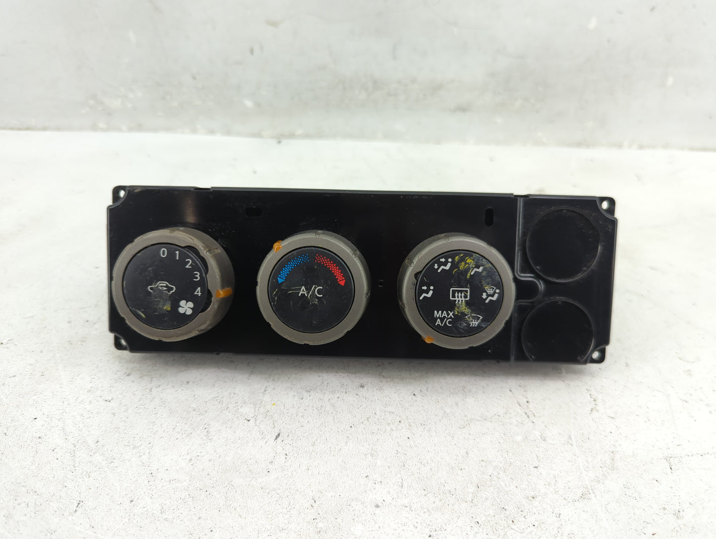 2004 Nissan Titan Climate Control Module Temperature AC/Heater Replacement Fits OEM Used Auto Parts - Oemusedautoparts1.com