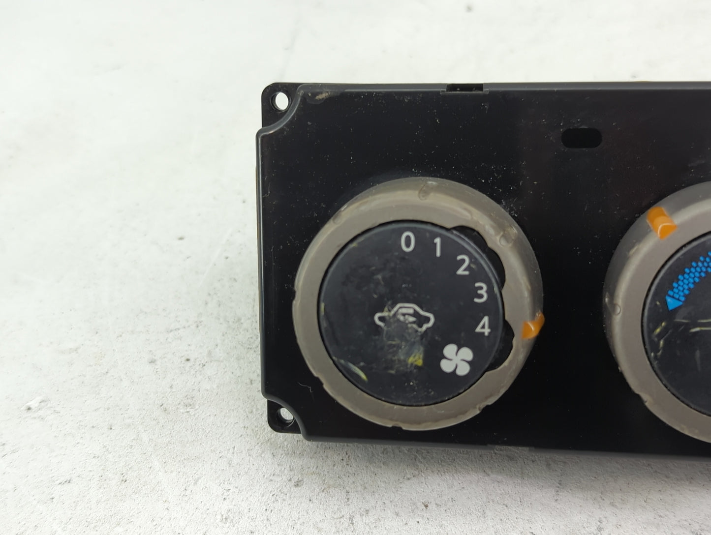 2004 Nissan Titan Climate Control Module Temperature AC/Heater Replacement Fits OEM Used Auto Parts - Oemusedautoparts1.com