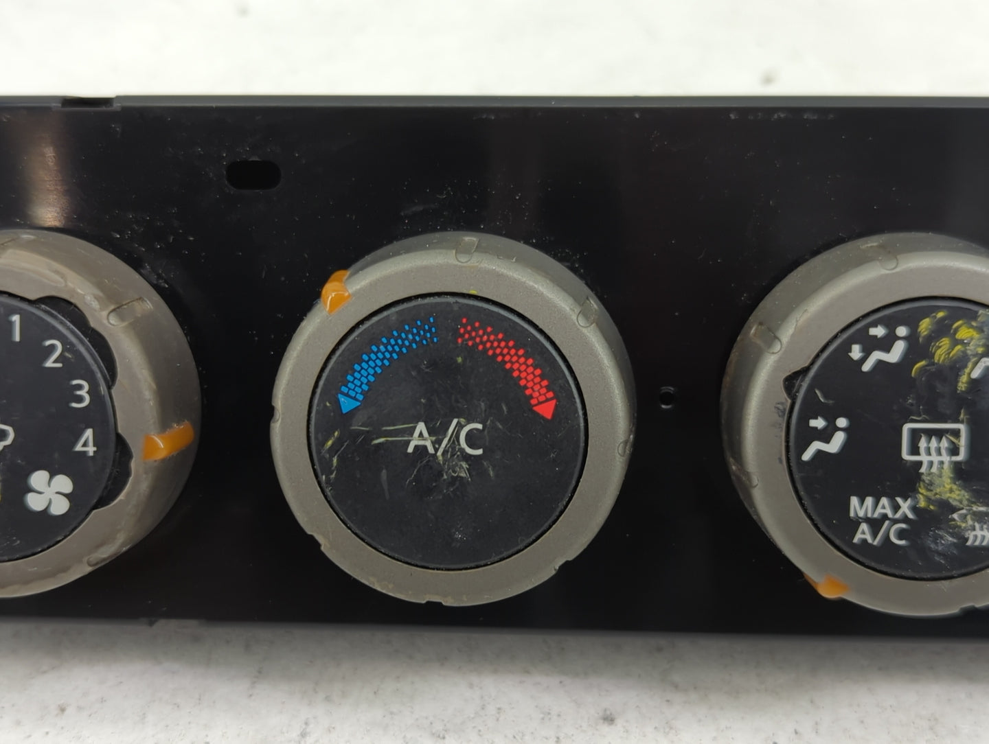 2004 Nissan Titan Climate Control Module Temperature AC/Heater Replacement Fits OEM Used Auto Parts - Oemusedautoparts1.com