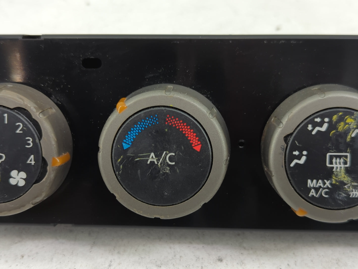 2004 Nissan Titan Climate Control Module Temperature AC/Heater Replacement Fits OEM Used Auto Parts - Oemusedautoparts1.com