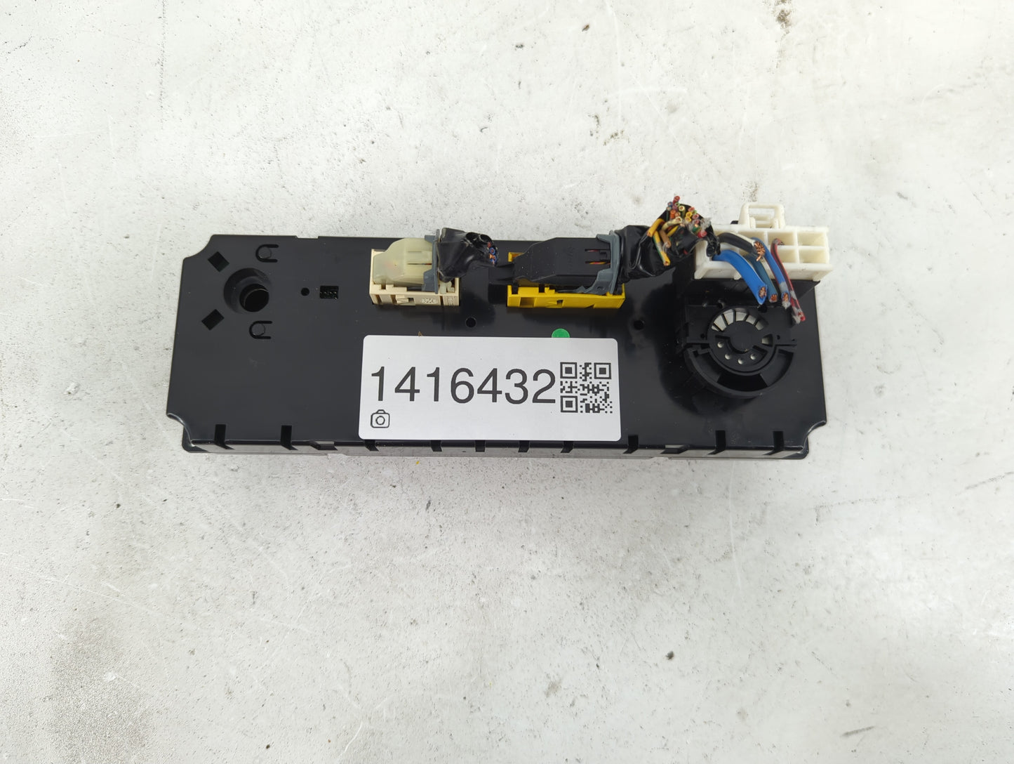 2004 Nissan Titan Climate Control Module Temperature AC/Heater Replacement Fits OEM Used Auto Parts - Oemusedautoparts1.com