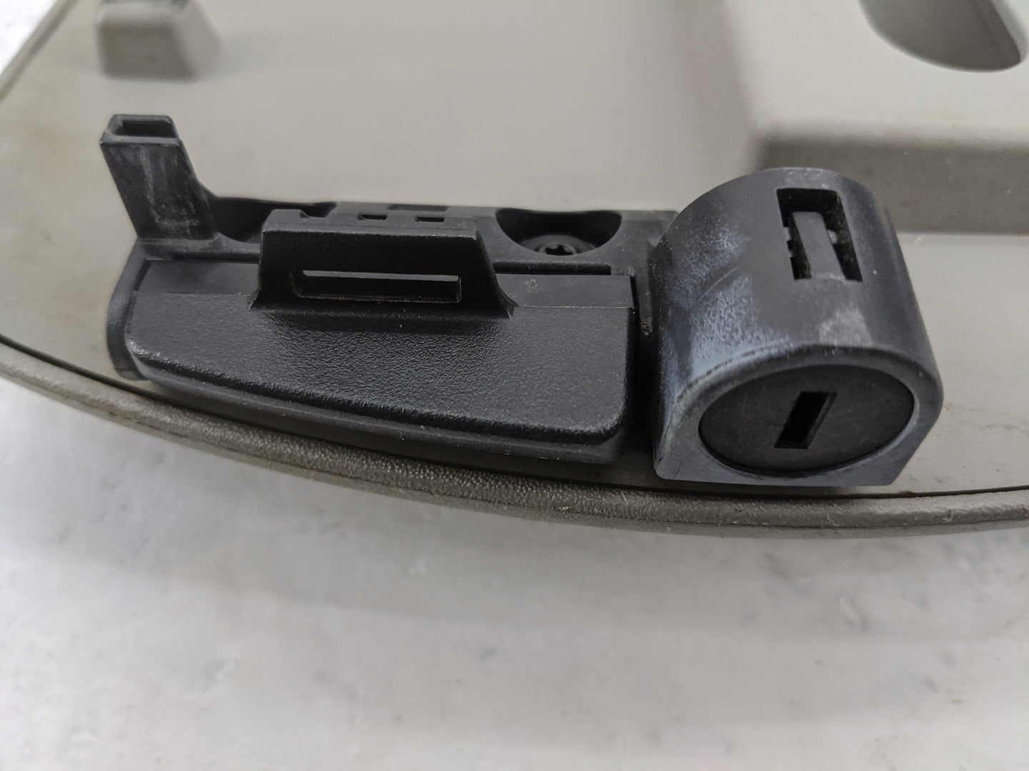 2004 Nissan Titan Center Console Armrest Cover Lid P/N:4ASX-095C74-ACP 4ASX-095C74-BC Fits OEM Used Auto Parts - Oemusedauto