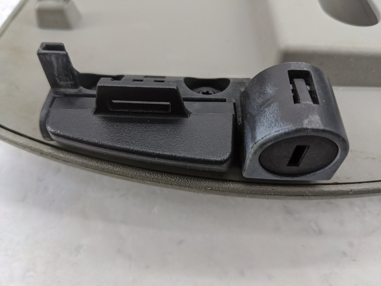 2004 Nissan Titan Center Console Armrest Cover Lid P/N:4ASX-095C74-ACP 4ASX-095C74-BC Fits OEM Used Auto Parts - Oemusedauto
