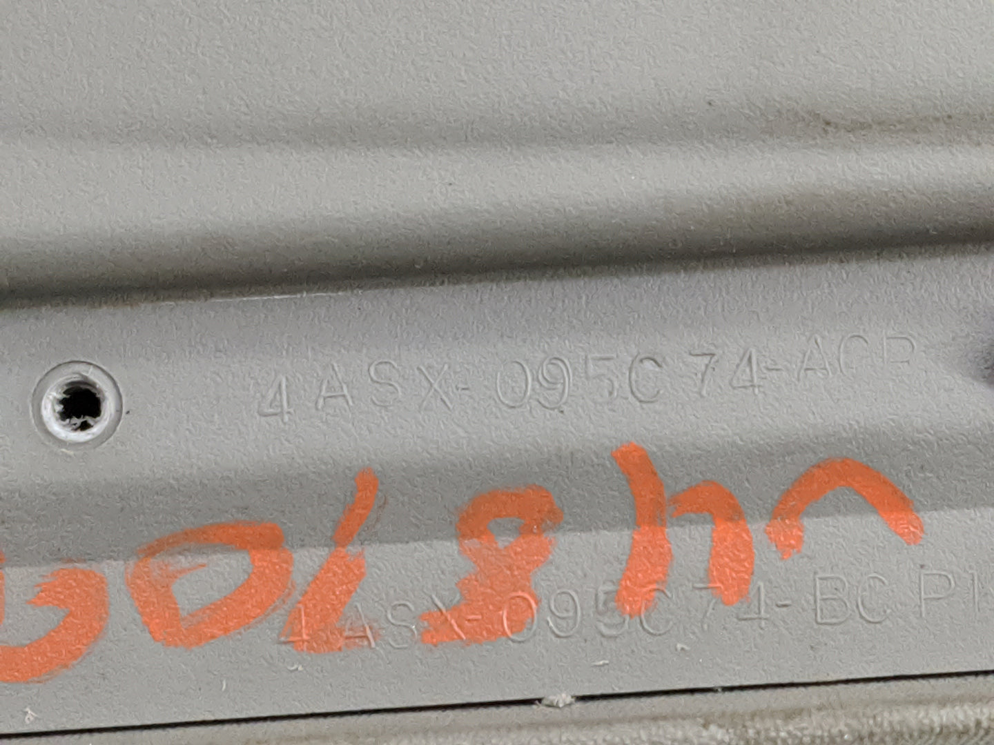 2004 Nissan Titan Center Console Armrest Cover Lid P/N:4ASX-095C74-ACP 4ASX-095C74-BC Fits OEM Used Auto Parts - Oemusedauto