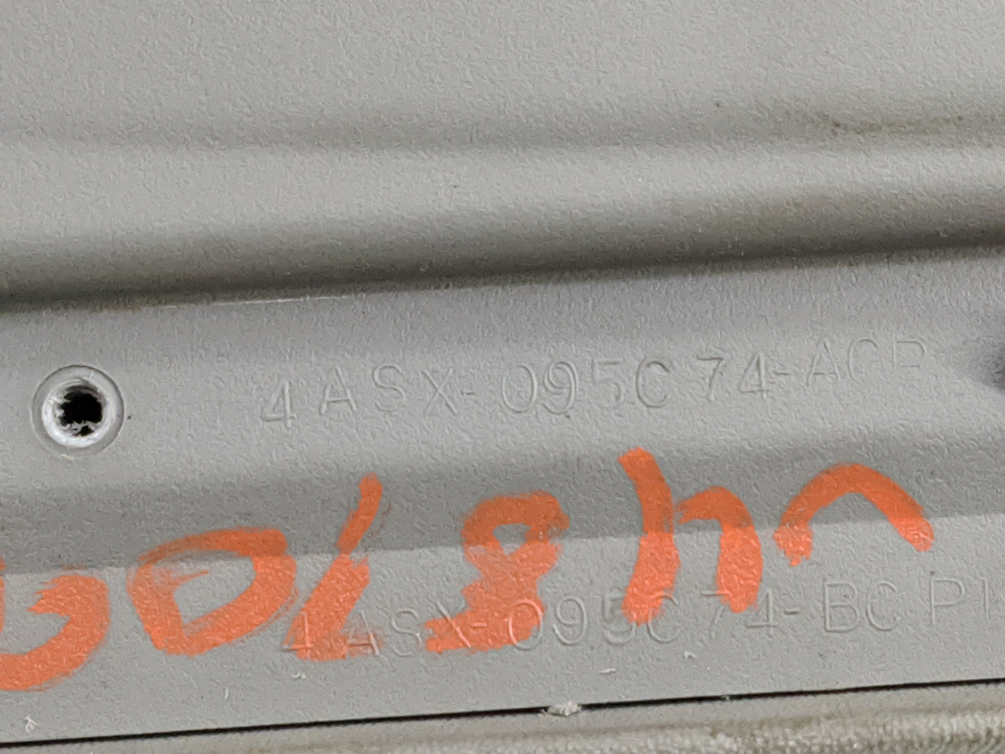 2004 Nissan Titan Center Console Armrest Cover Lid P/N:4ASX-095C74-ACP 4ASX-095C74-BC Fits OEM Used Auto Parts - Oemusedauto