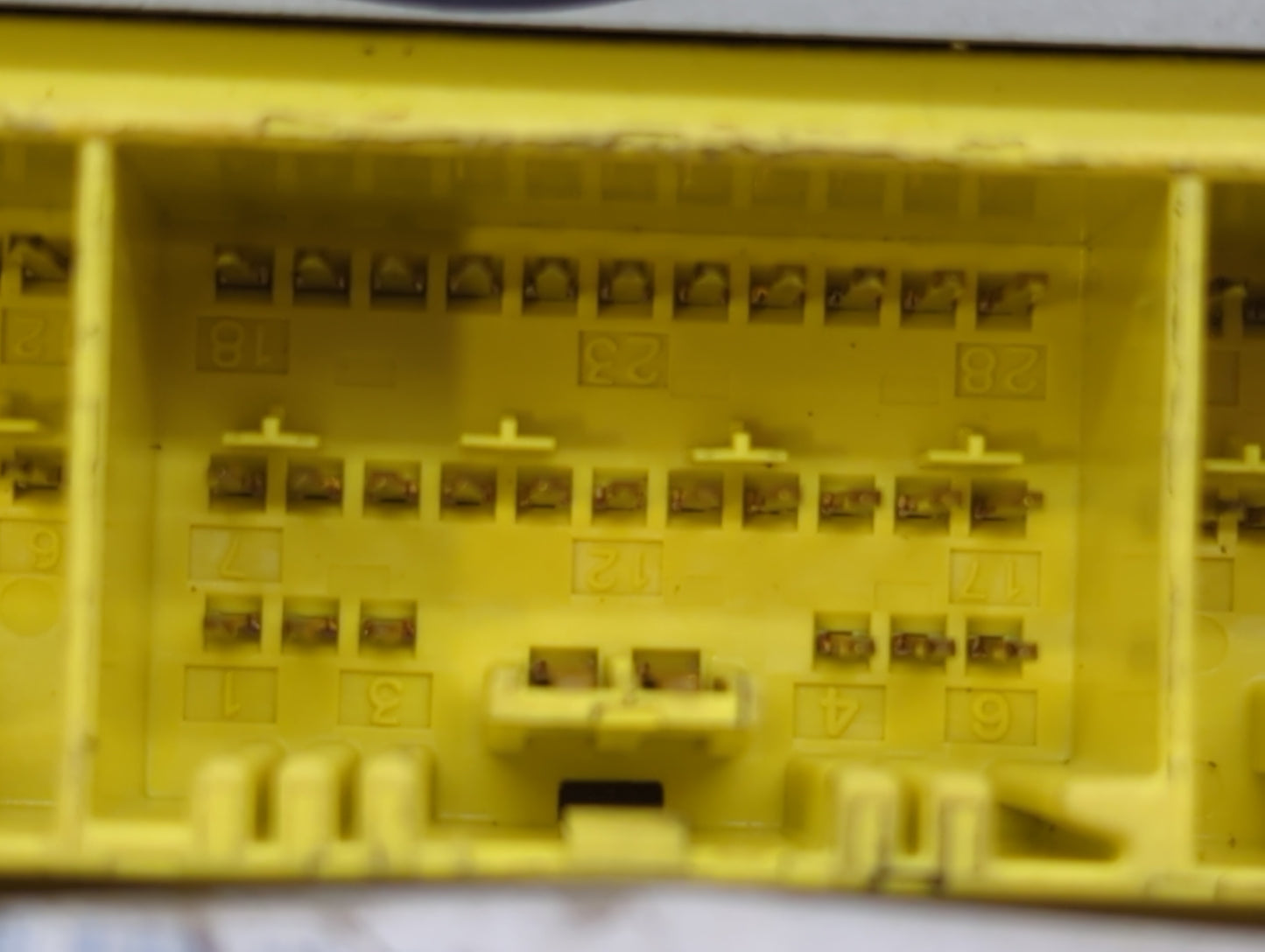2004-2005 Nissan Titan Chassis Control Module Ccm Bcm Body Control - Oemusedautoparts1.com