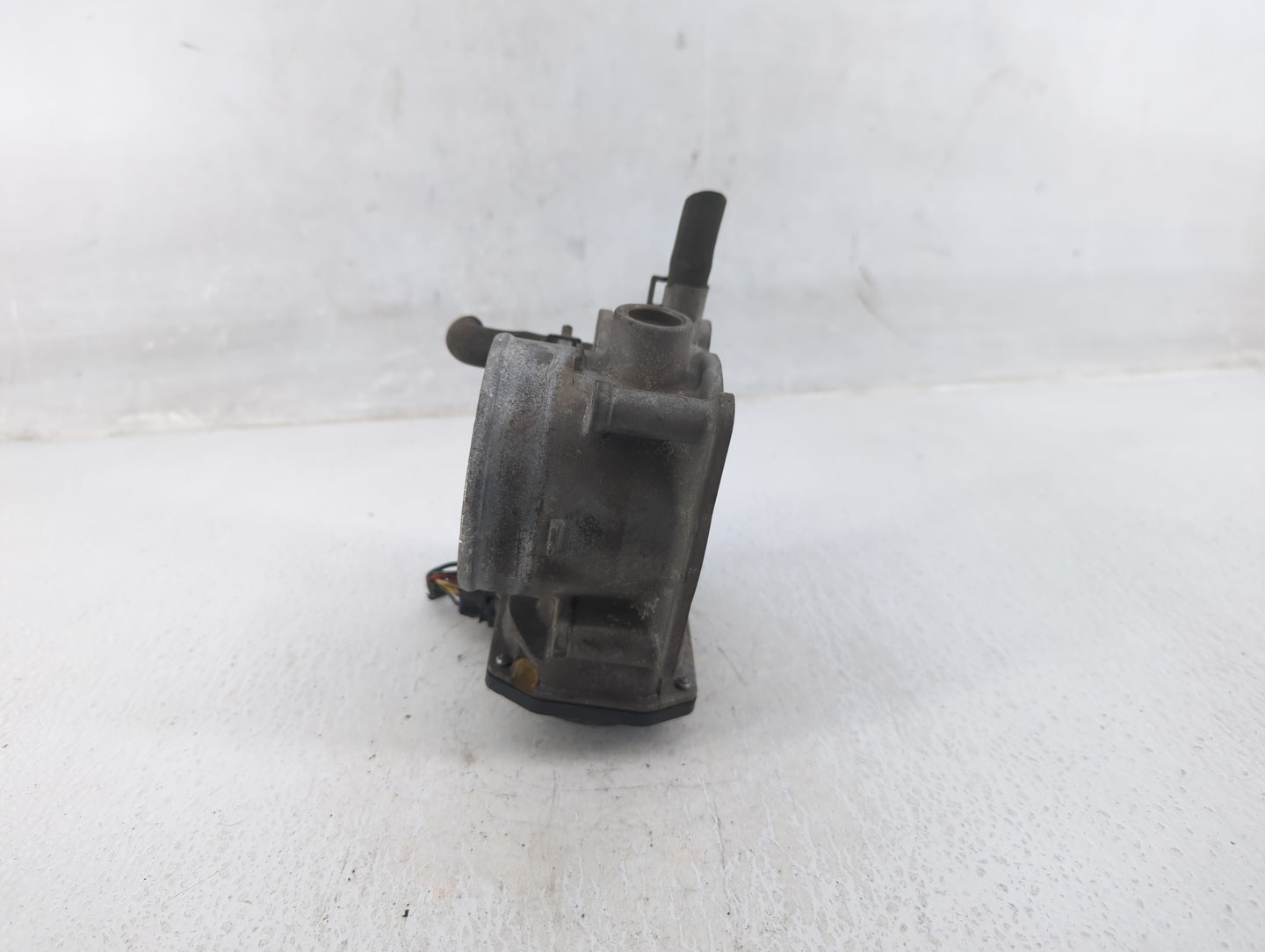 2004-2012 Nissan Titan Throttle Body P/N:16119 7S000 Fits Fits 2004 2005 2006 2007 2008 2009 2010 2011 2012 2013 2014 OEM Us
