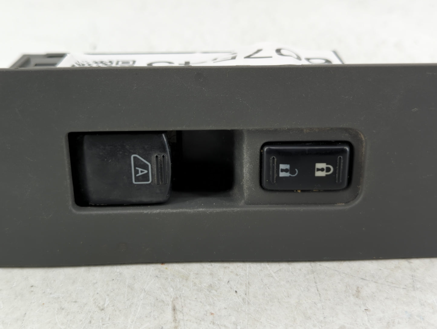 2004 Nissan Titan Master Power Window Switch Replacement Driver Side Left P/N:3040804 Fits OEM Used Auto Parts - Oemusedauto