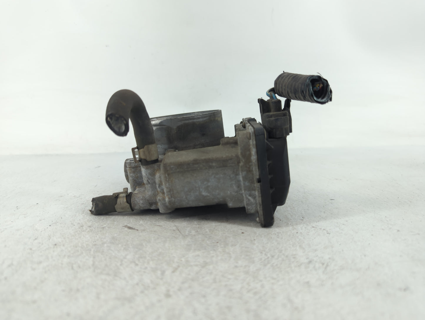 2004-2012 Nissan Titan Throttle Body P/N:4A2601299 Fits Fits 2004 2005 2006 2007 2008 2009 2010 2011 2012 2013 2014 OEM Used