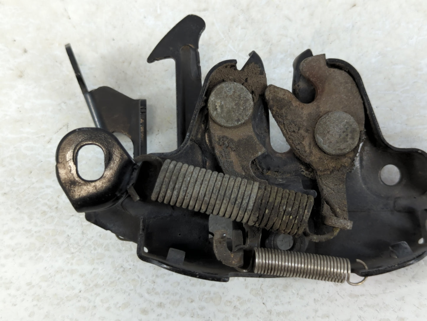 2004 Nissan Titan Hood Latch Assembly - Oemusedautoparts1.com