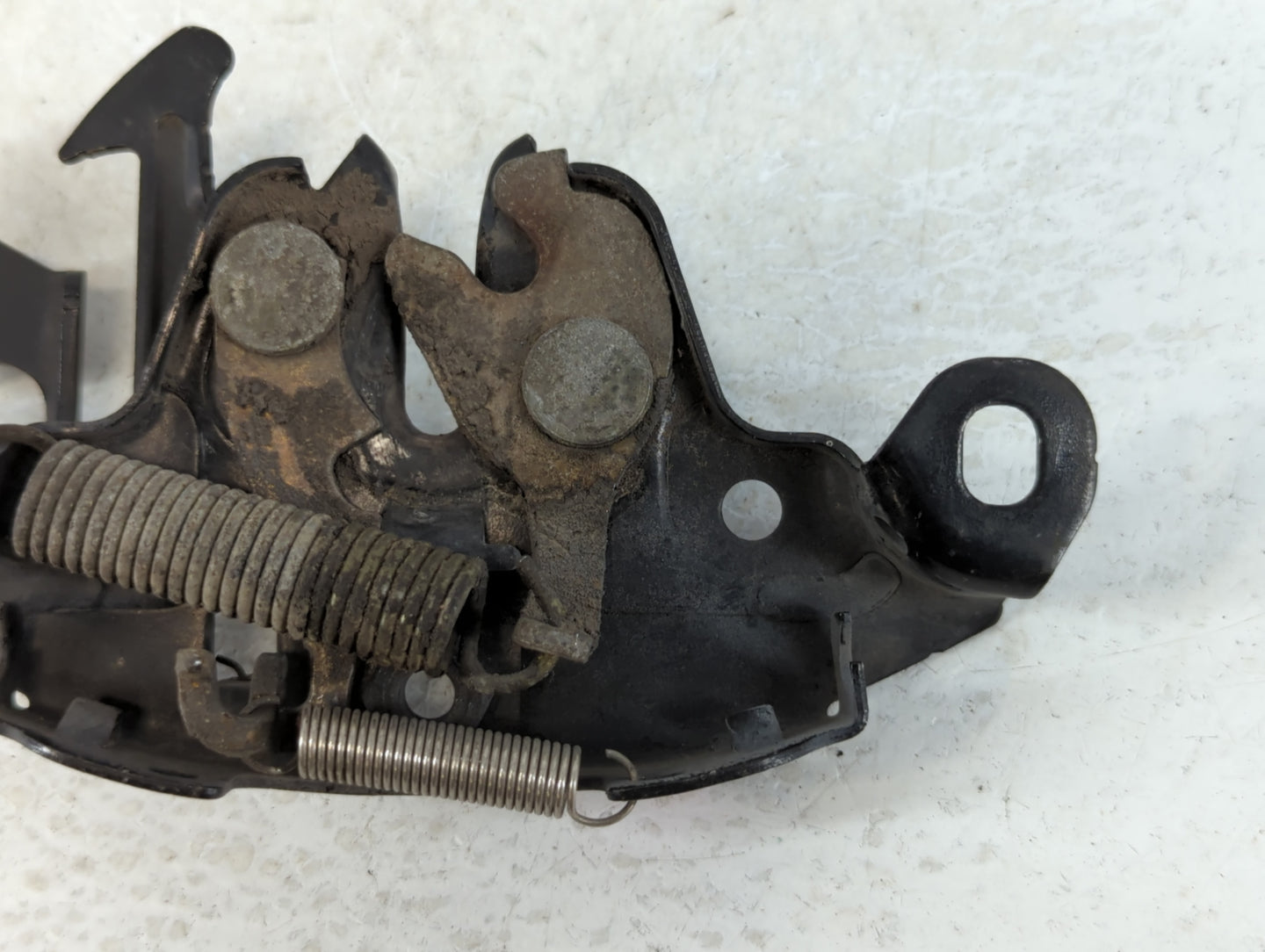 2004 Nissan Titan Hood Latch Assembly - Oemusedautoparts1.com