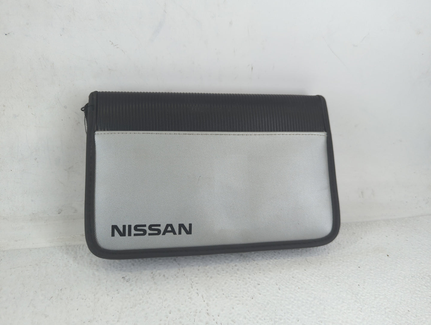 2004 Nissan Titan Owners Manual Book Guide OEM Used Auto Parts - Oemusedautoparts1.com