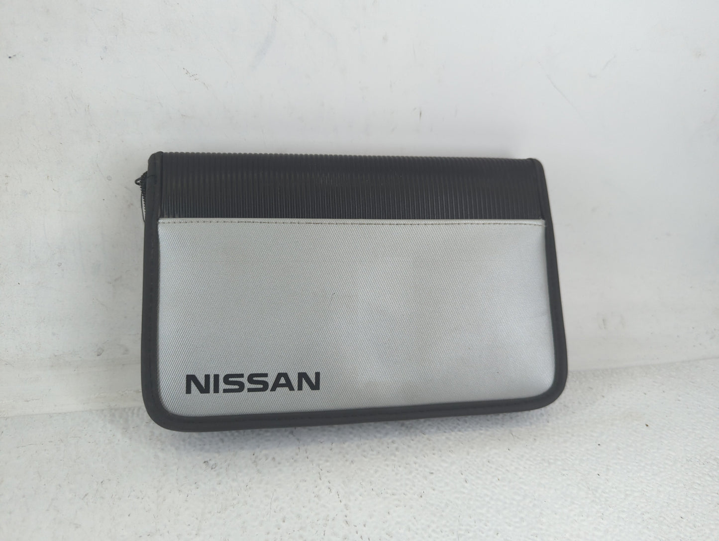 2004 Nissan Titan Owners Manual Book Guide OEM Used Auto Parts - Oemusedautoparts1.com