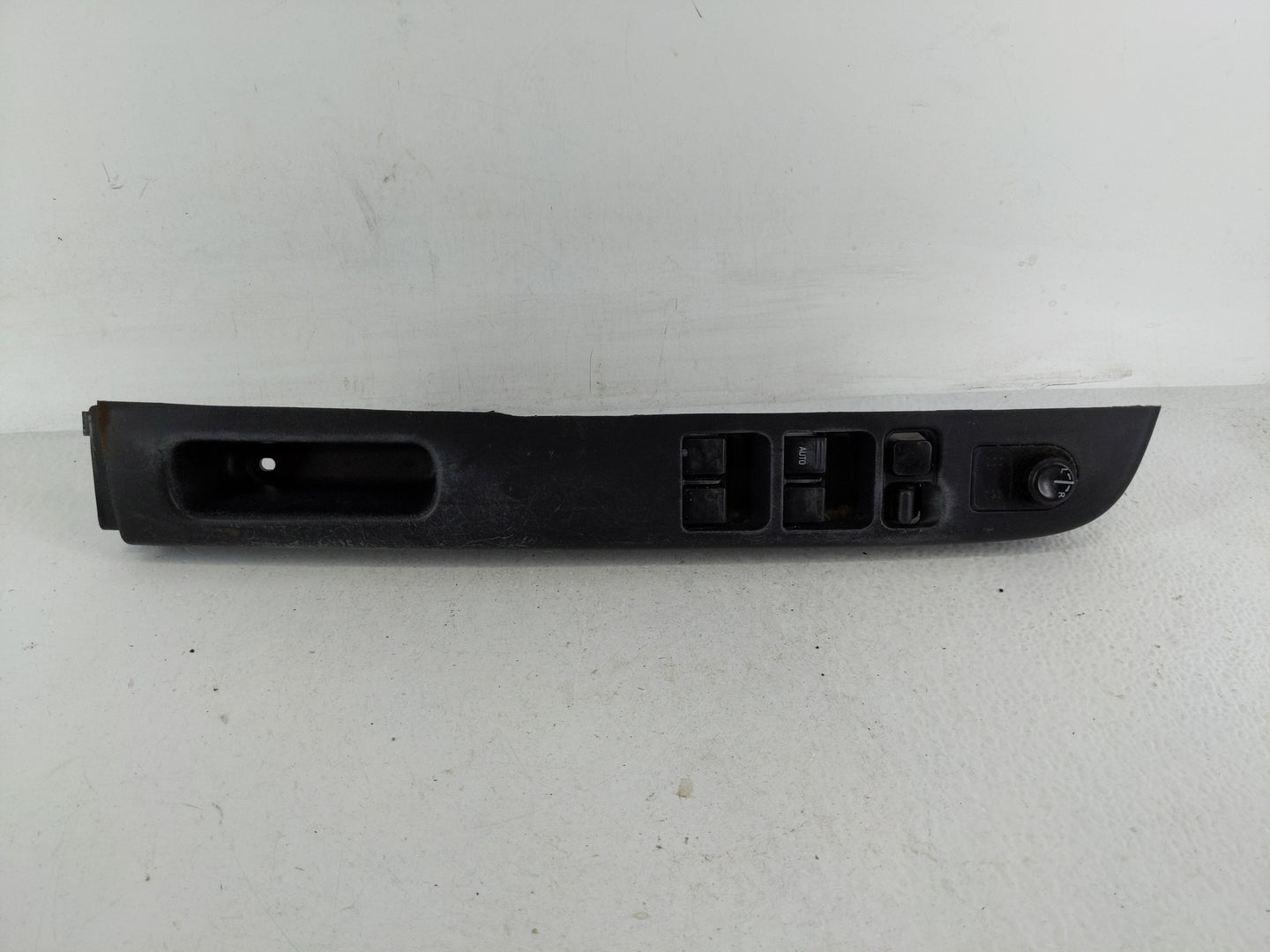 2000-2004 Nissan Xterra Master Power Window Switch Replacement Driver Side Left P/N:25401 9E000 Fits OEM Used Auto Parts - O