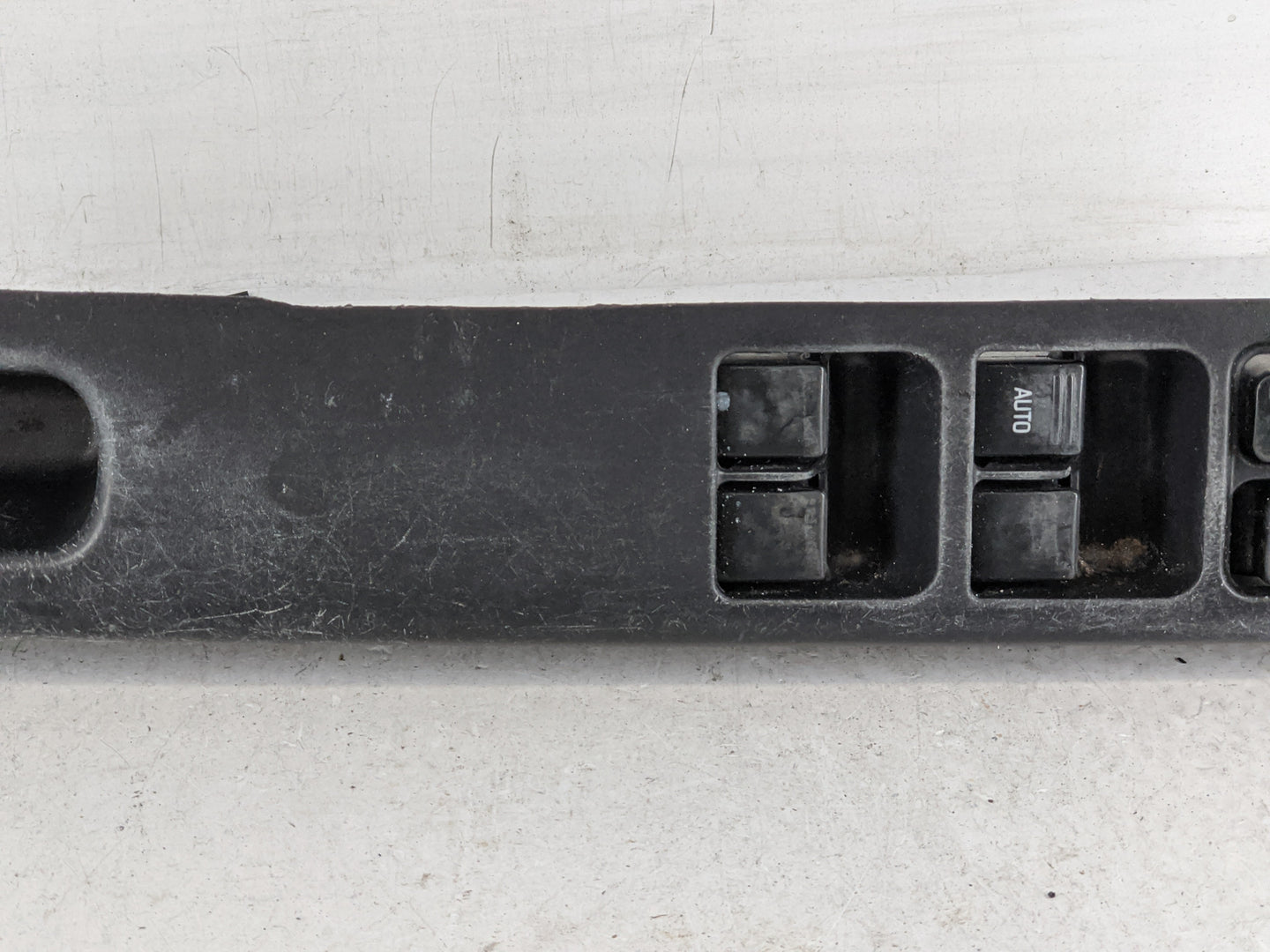 2000-2004 Nissan Xterra Master Power Window Switch Replacement Driver Side Left P/N:25401 9E000 Fits OEM Used Auto Parts - O