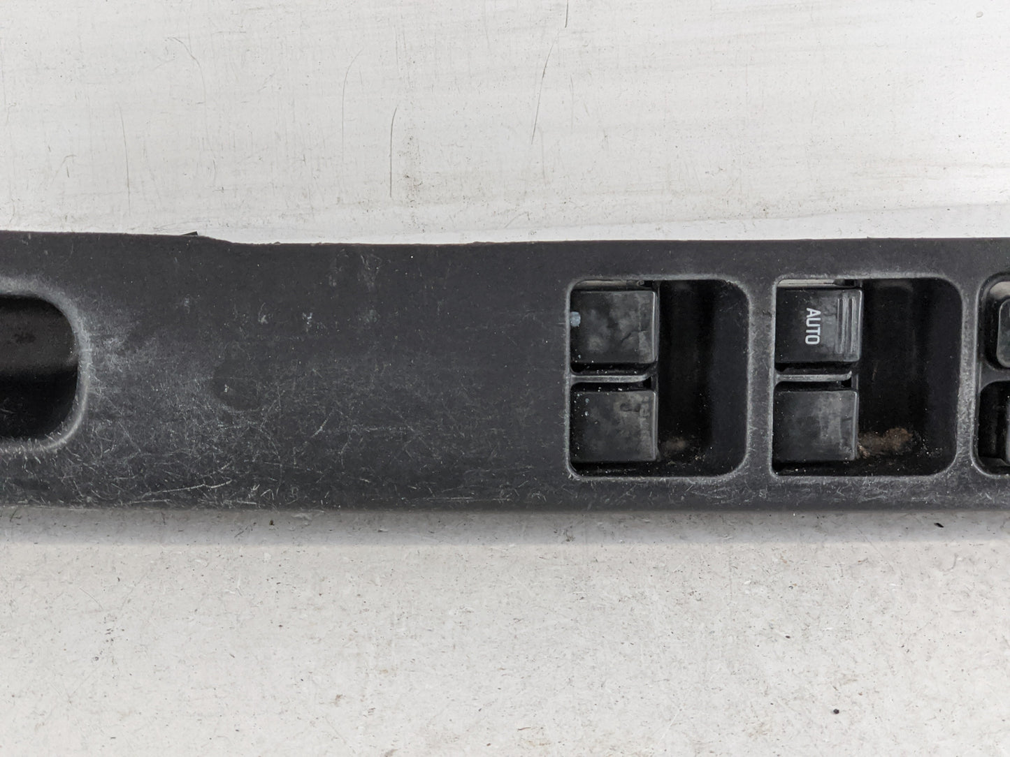 2000-2004 Nissan Xterra Master Power Window Switch Replacement Driver Side Left P/N:25401 9E000 Fits OEM Used Auto Parts - O