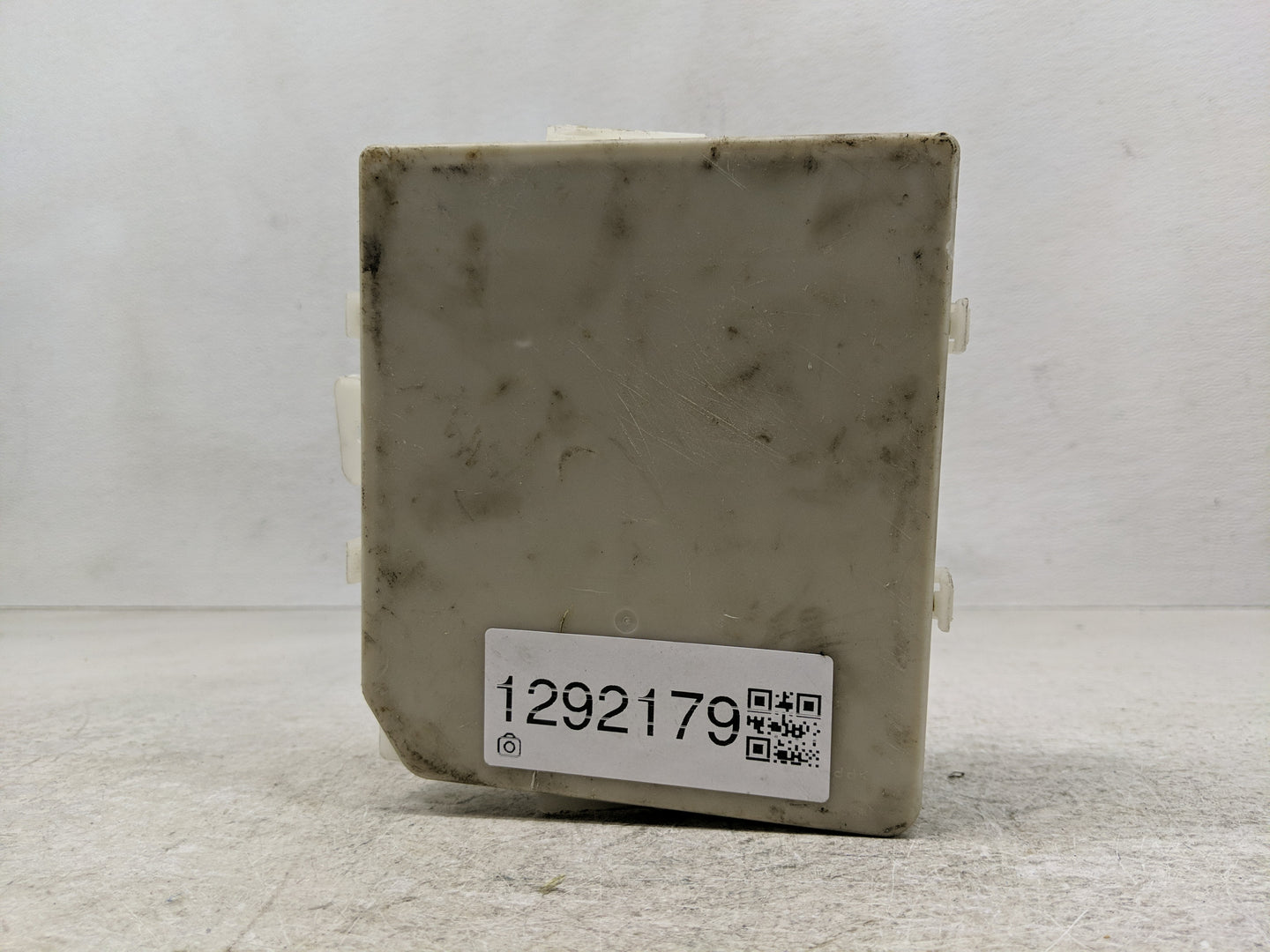 2002-2004 Nissan Xterra Fusebox Fuse Box Panel Relay Module P/N:284B67S002 Fits Fits 2002 2003 2004 OEM Used Auto Parts - Oe