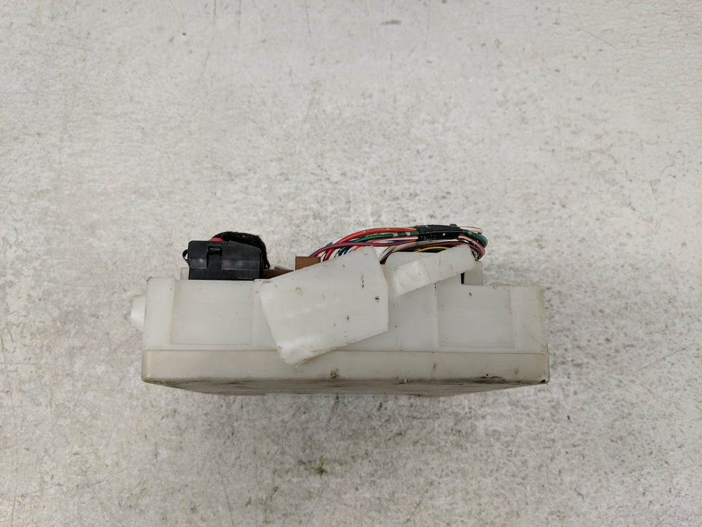 2002-2004 Nissan Xterra Fusebox Fuse Box Panel Relay Module P/N:284B67S002 Fits Fits 2002 2003 2004 OEM Used Auto Parts - Oe