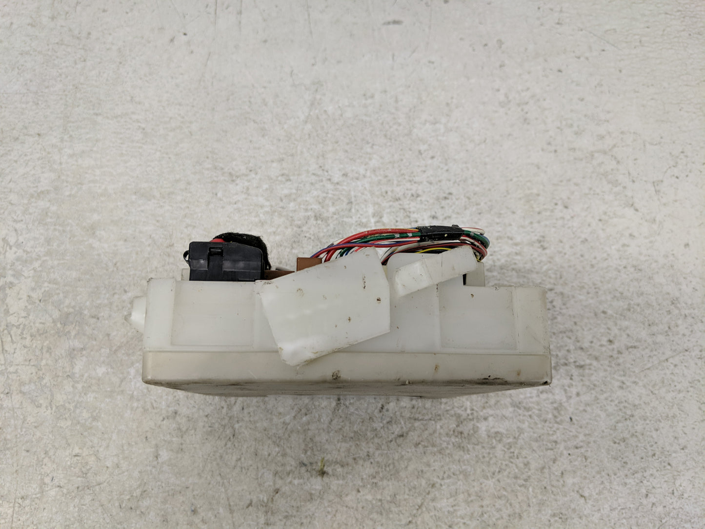 2002-2004 Nissan Xterra Fusebox Fuse Box Panel Relay Module P/N:284B67S002 Fits Fits 2002 2003 2004 OEM Used Auto Parts - Oe