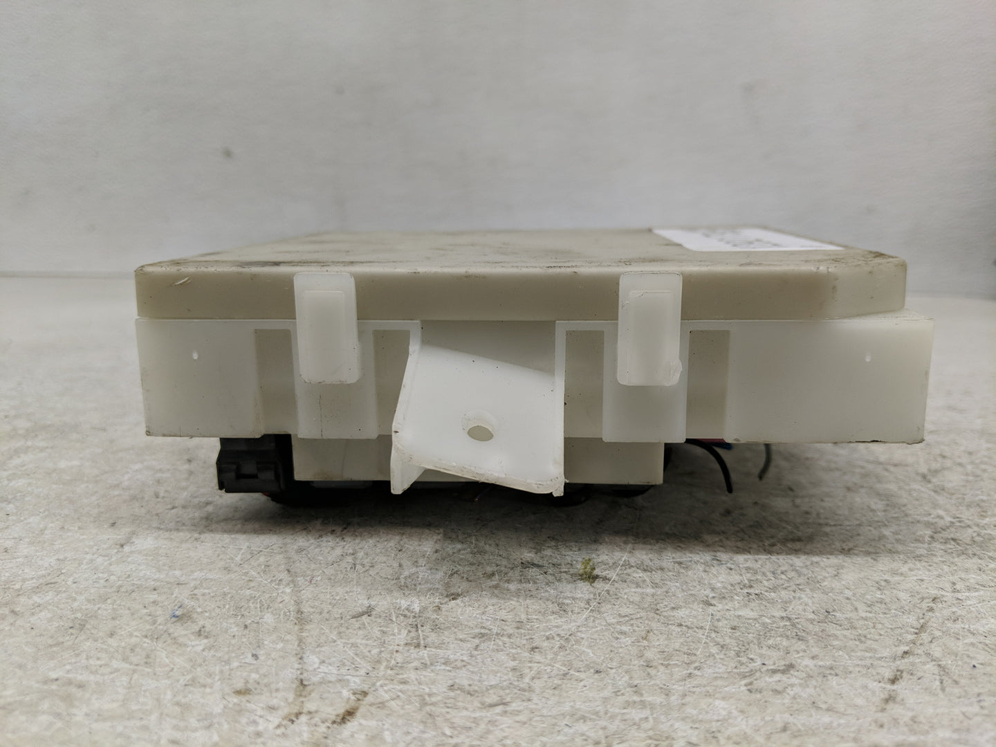 2002-2004 Nissan Xterra Fusebox Fuse Box Panel Relay Module P/N:284B67S002 Fits Fits 2002 2003 2004 OEM Used Auto Parts - Oe