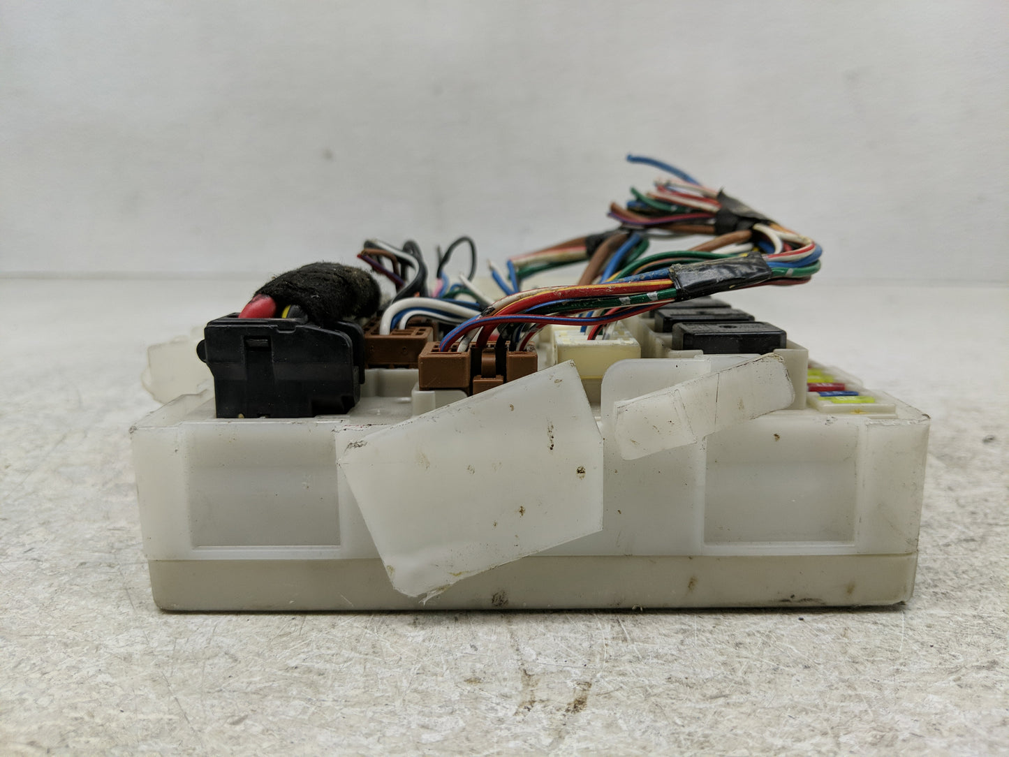 2002-2004 Nissan Xterra Fusebox Fuse Box Panel Relay Module P/N:284B67S002 Fits Fits 2002 2003 2004 OEM Used Auto Parts - Oe