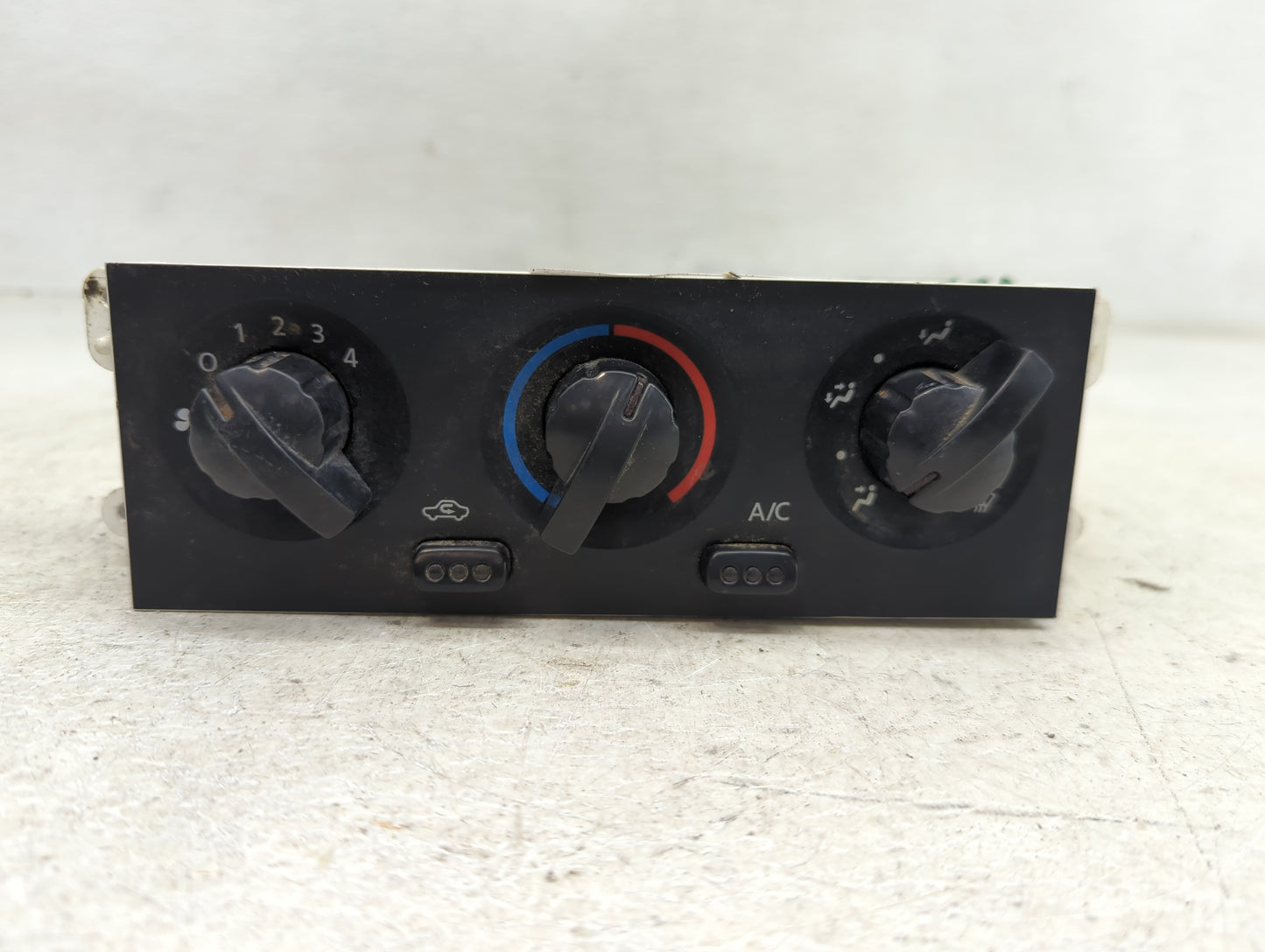 2003-2004 Nissan Xterra Climate Control Module Temperature AC/Heater Replacement Fits Fits 2003 2004 OEM Used Auto Parts - O