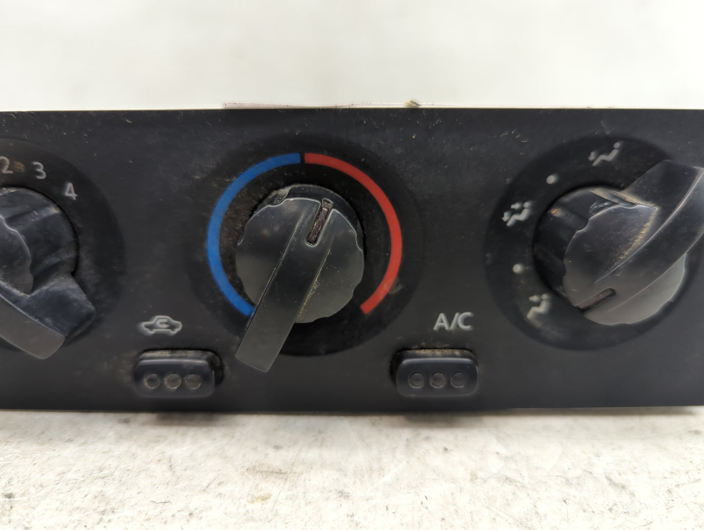 2003-2004 Nissan Xterra Climate Control Module Temperature AC/Heater Replacement Fits Fits 2003 2004 OEM Used Auto Parts - O
