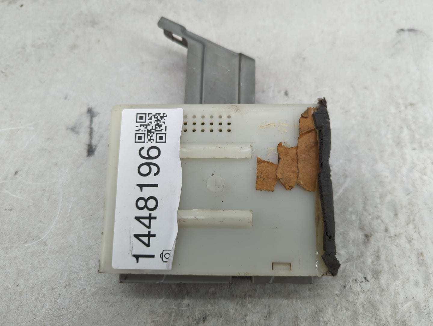 2004-2004 Nissan Xterra Body Control Module Bcm Inner Cabin Fuse Box - Oemusedautoparts1.com