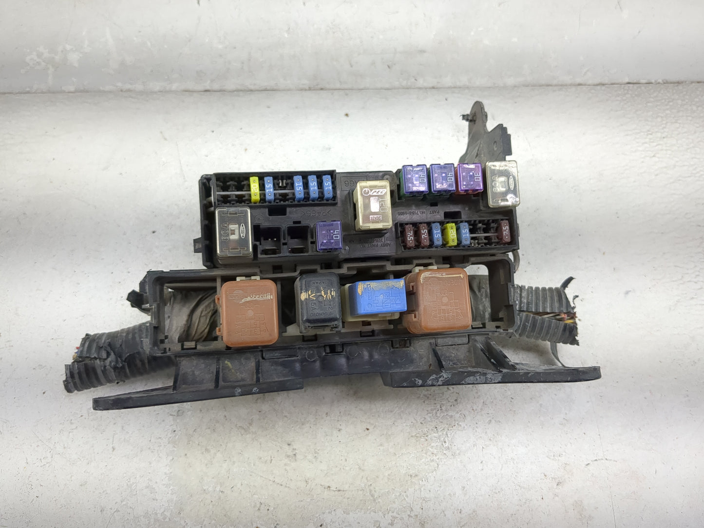 2003-2004 Nissan Xterra Fusebox Fuse Box Panel Relay Module Fits Fits 2003 2004 OEM Used Auto Parts - Oemusedautoparts1.com