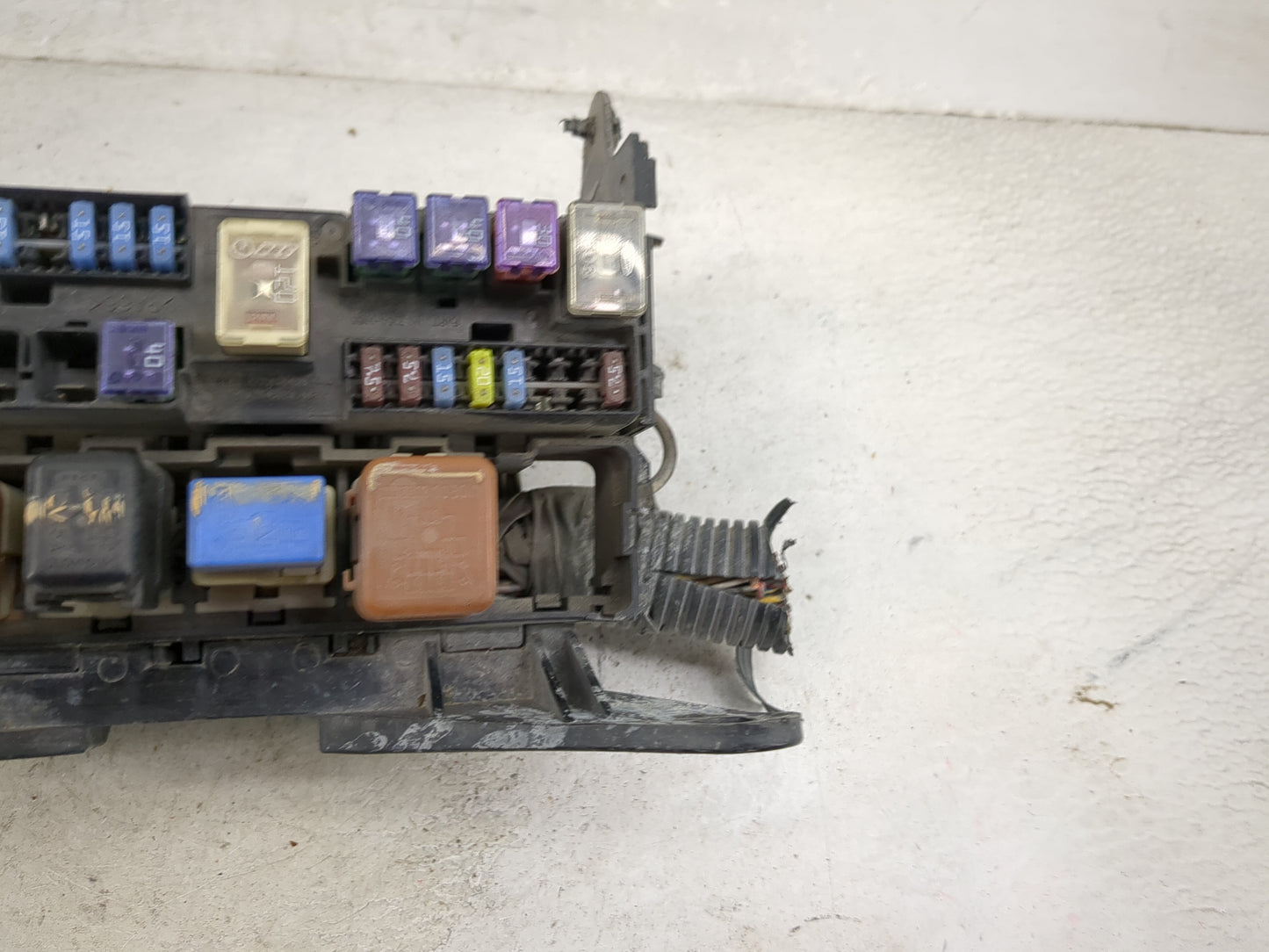 2003-2004 Nissan Xterra Fusebox Fuse Box Panel Relay Module Fits Fits 2003 2004 OEM Used Auto Parts - Oemusedautoparts1.com